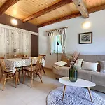 House Ana Дом отдыха Ровинь