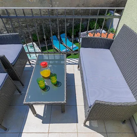 度假居 House Ana 罗维尼