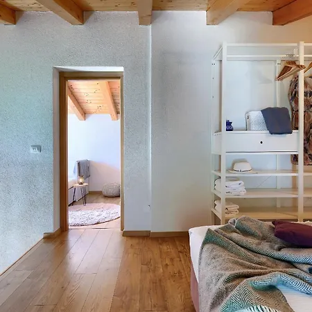 House Ana * 罗维尼