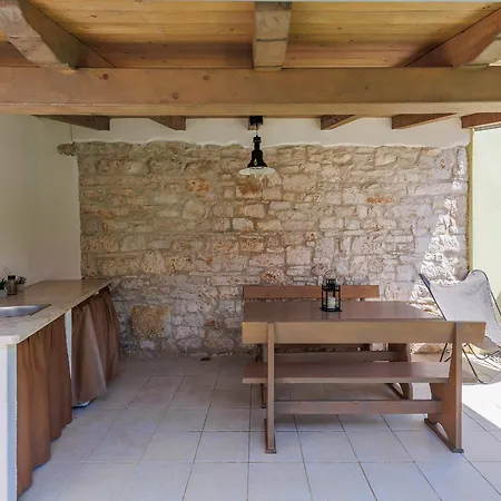House Ana בית נופש רוביני